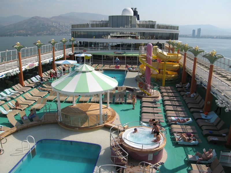 Izmir_piscina_vuota_2_zpsc5040898.jpg