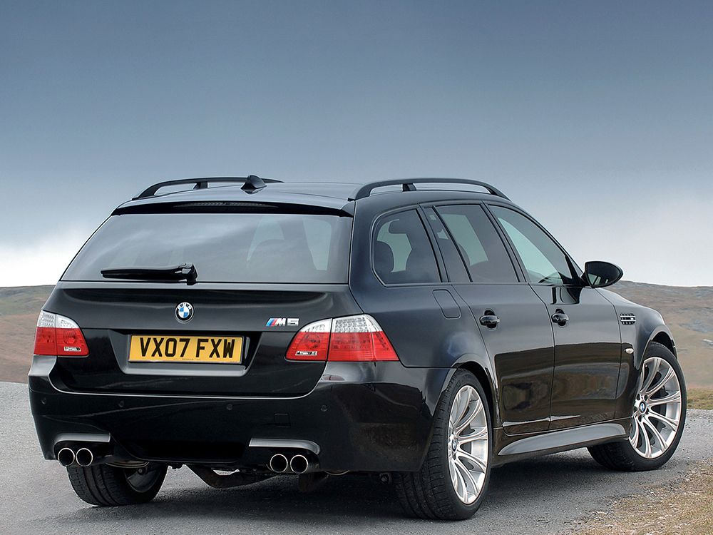 BMW-M5-Touring-UK-E61-2007-Photo-05_zps352642bd.jpg