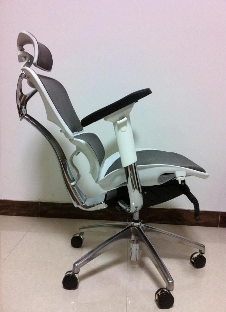 MO Cyber looking ergonomic chair with full adjustable function