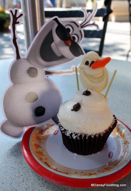 olaf-carrot-cake-cupcake-with-cream-chee