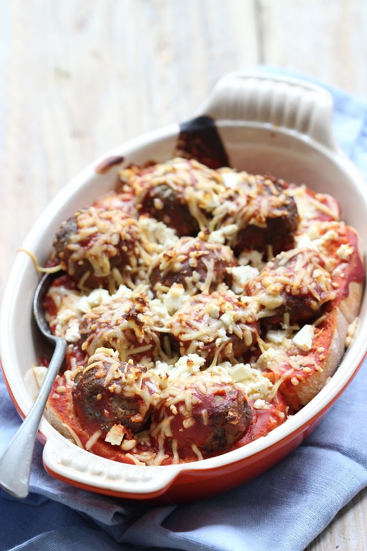 Ovenschotel met gehaktballetjes en tomatensaus
