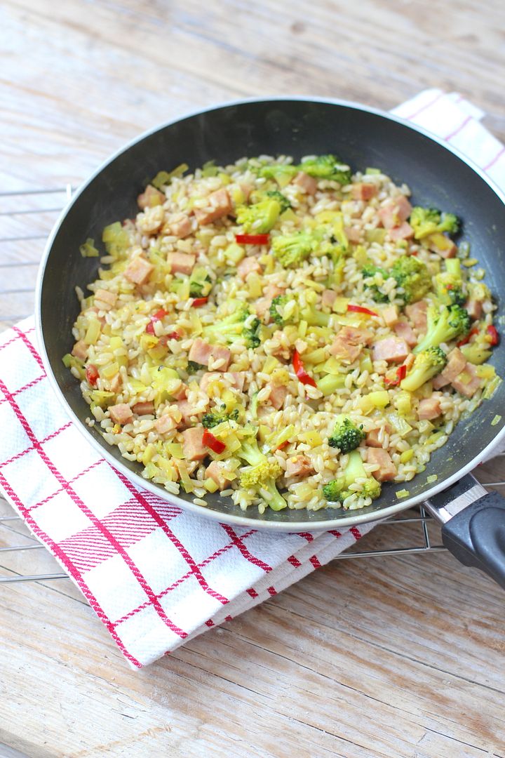 Gebakken rijst met broccoli en ham
