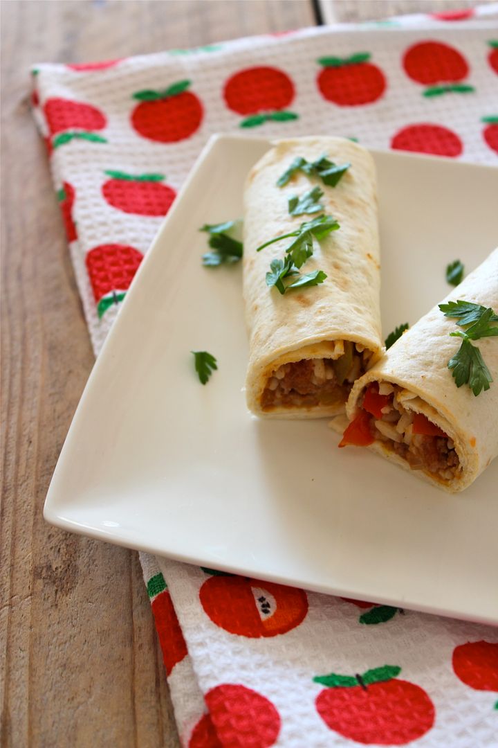 Mexicaanse burrito's met gehakt, paprika en rijst