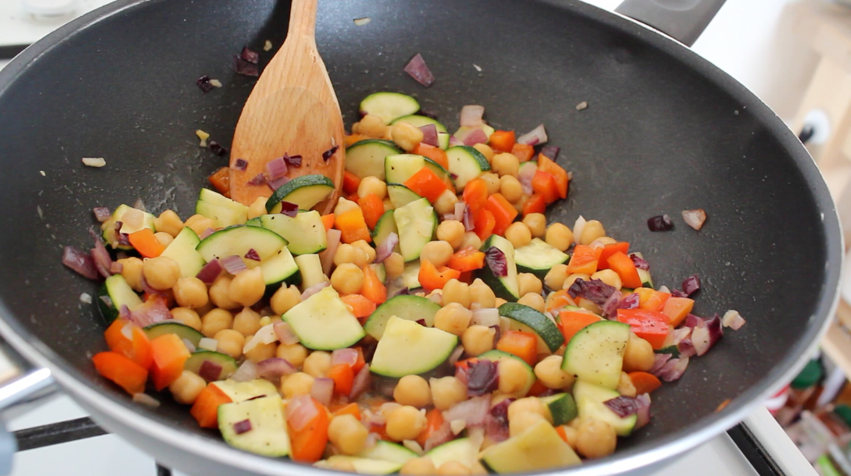 Groentecouscous met kikkererwten en pompoenpitten