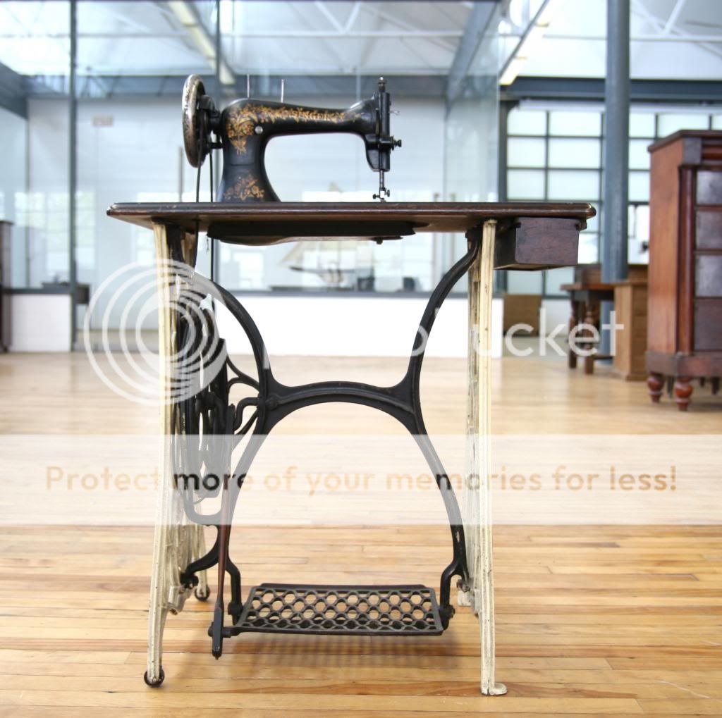 Victorian Singer Sewing Machine Treadle Oak Cast Iron Industrial Vintage